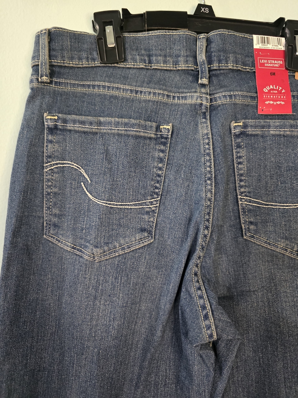Levi Strauss Signature Women’s Blue Mid Rise Straight Slim Stretch Jeans 6 NWT - Picture 9 of 16